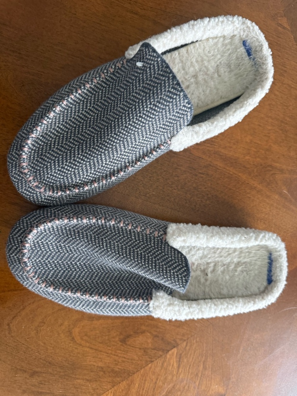 Womens's Gray Herringbone Slip-On Faux-Shearling Slippers in